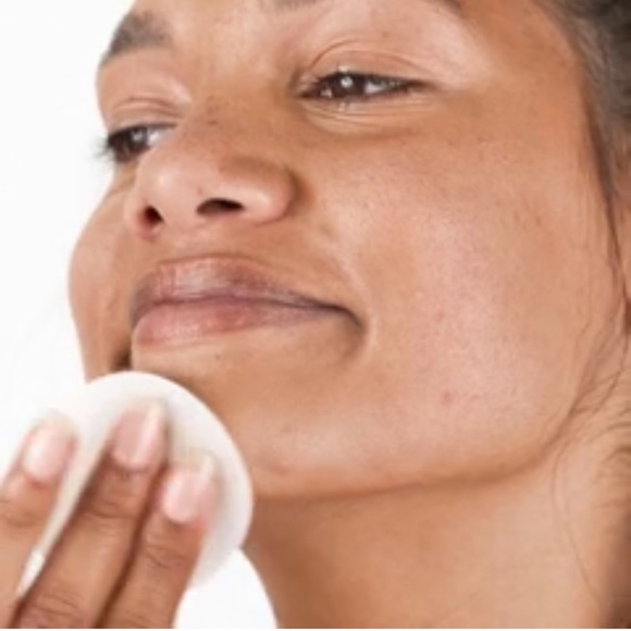 Go-to Exfoliating Swipeys - Picture 14 of 16